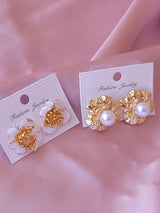 Pearl Flower | İkili Çiçekli İncili Pirinç Küpe Seti