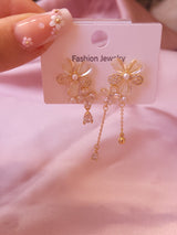 Floral Drop | Çiçek Desenli Taşlı Sallantılı Küpe